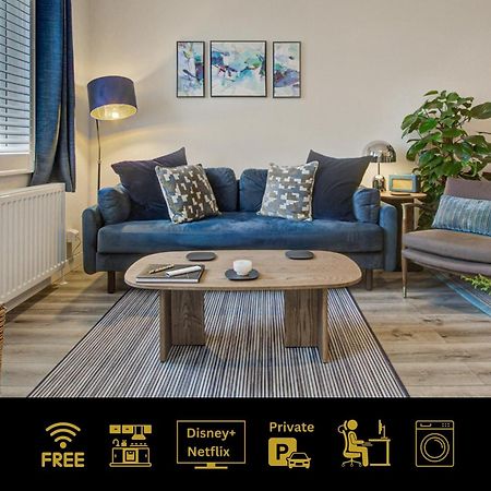 Stylish, Business Traveller Friendly Apartment, With Free Parking And Netflix Фарнбъро Екстериор снимка