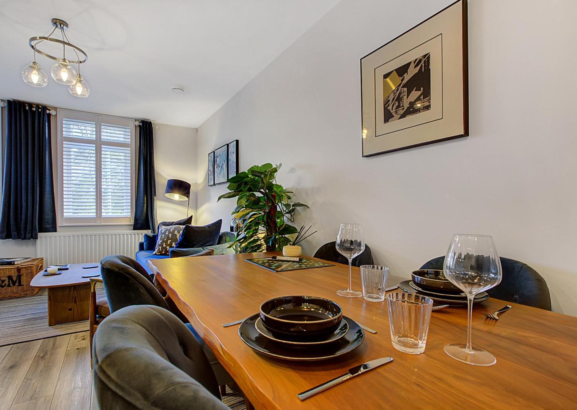 Stylish, Business Traveller Friendly Apartment, With Free Parking And Netflix Фарнбъро Екстериор снимка